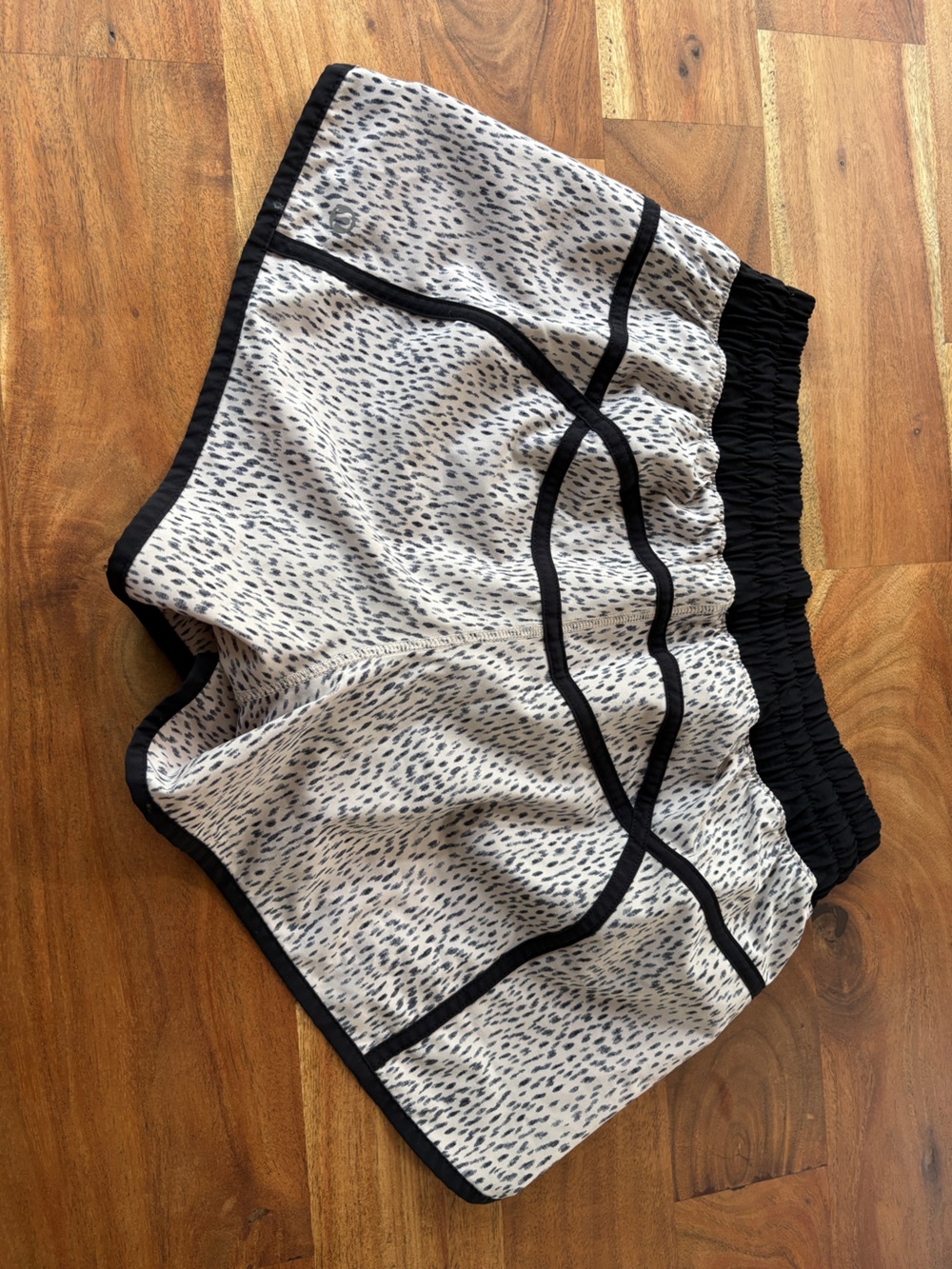 Lululemon Run Speed Short Animal Print - Size 8 - Picture 3 of 7